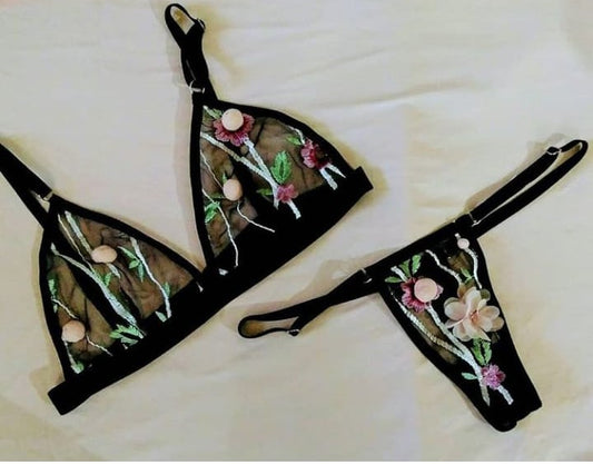 sexy lingerie, cutie pie lingerie, sheer lace lingerie, floral lingerie